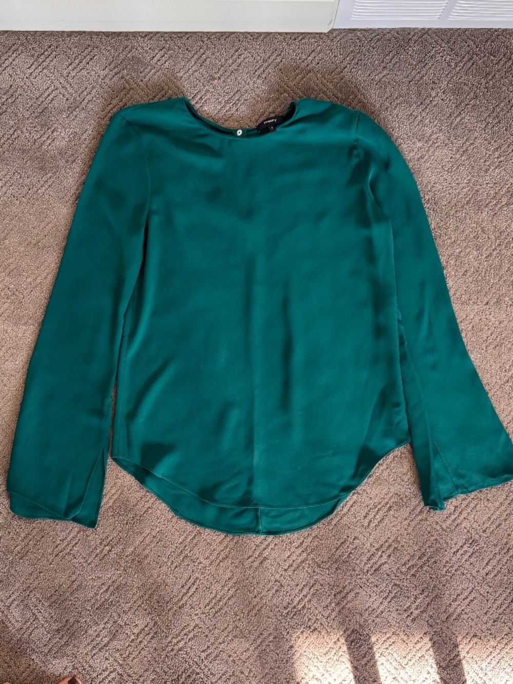 Theory 100% silk emerald green long sleeve blouse Size S
